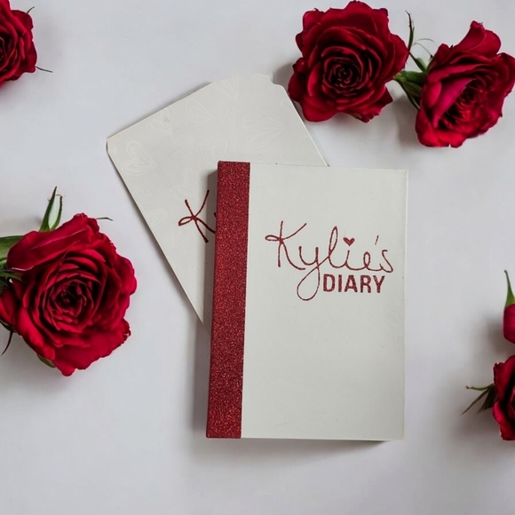 NIB Kylie Cosmetics Kylie's Diary - Picture 5 of 6
